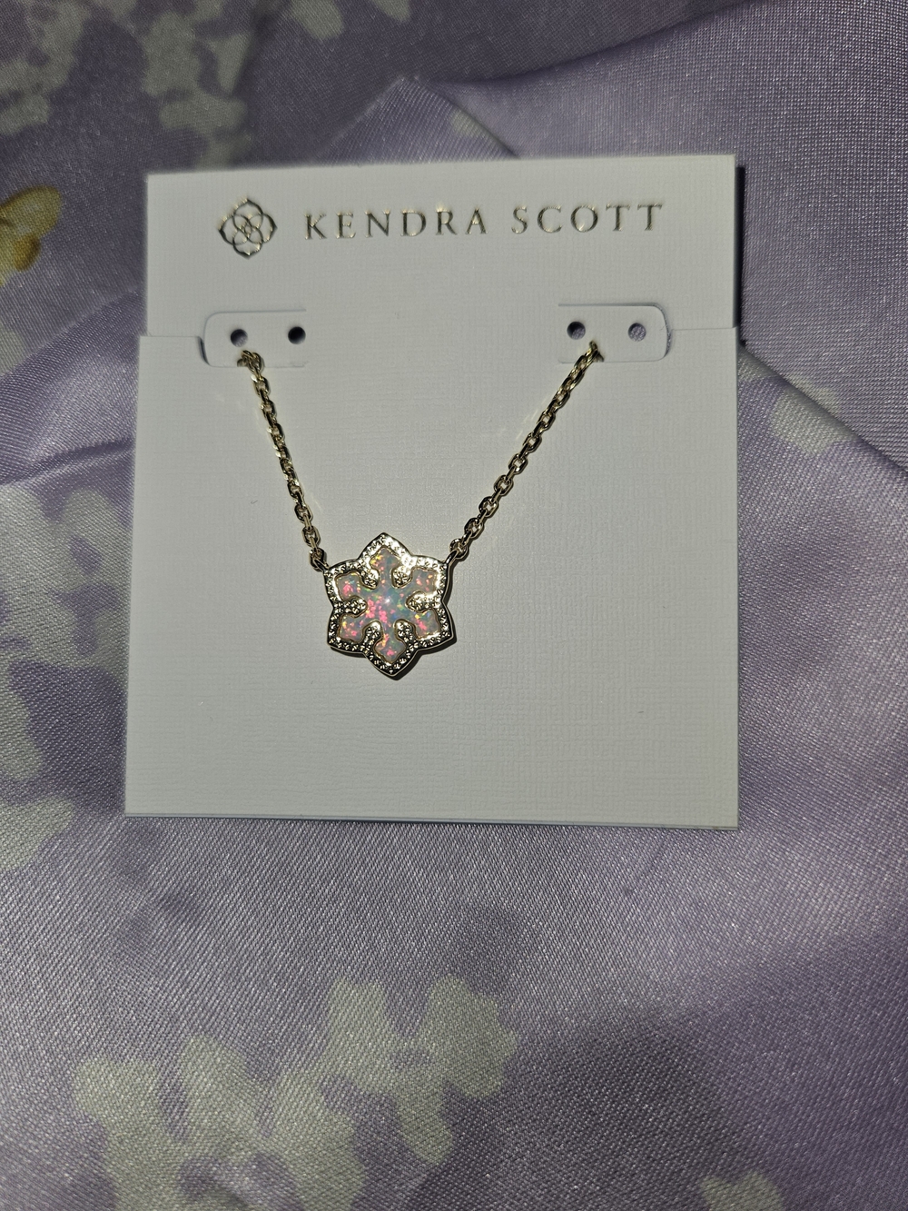 Kendra Scott Gold Floral Mother-of-Pearl Pendant Necklace NWT - Picture 4 of 10